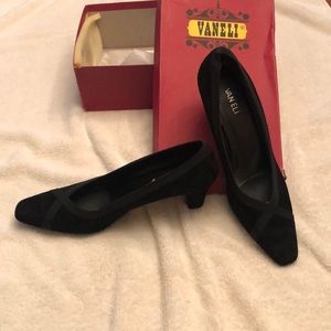 Black suede leather pumps